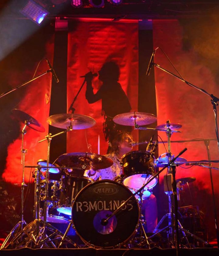 Soda Stereo interpretando "Música Ligera" en vivo